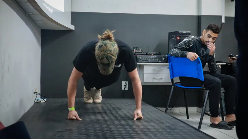 Aluno em exercício físico durante a operação